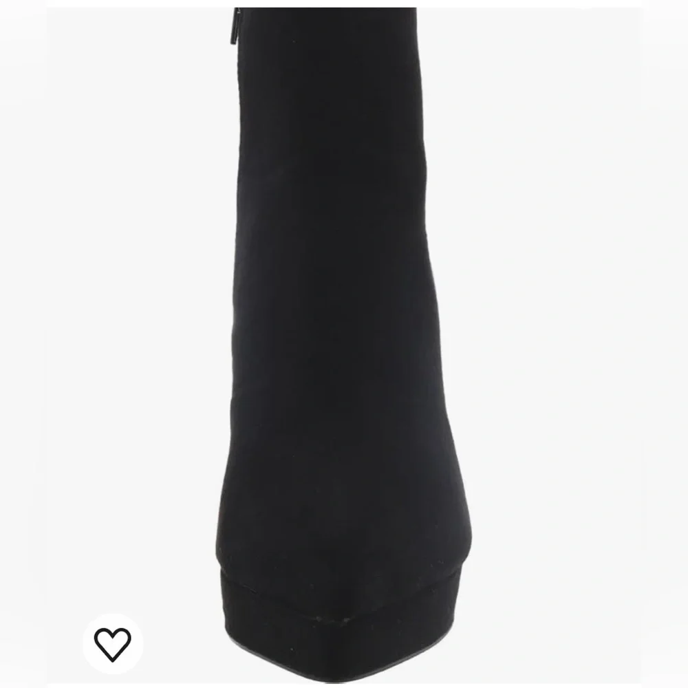 Betsy Johnson is cooler than most designers.  This is a masterpiece! Ray… - Picture 2 of 5